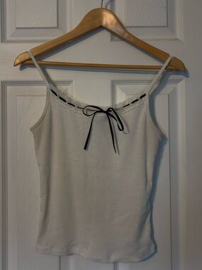 H&m white ribbed lace tank with black ribbon